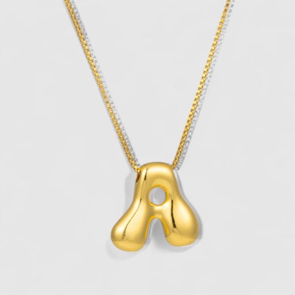 Collar Letras Globo Doradas