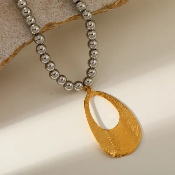 Collar Bicolor Placa Dorada