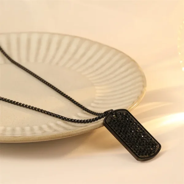 Collar Placa Negra de Cristales
