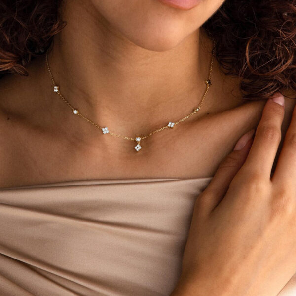 Gargantilla de Flores colgantes