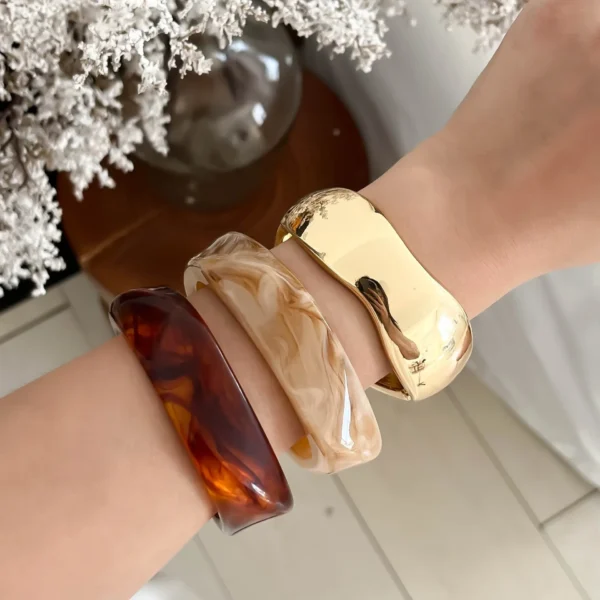 Brazaletes Acrílicos Asimetricos