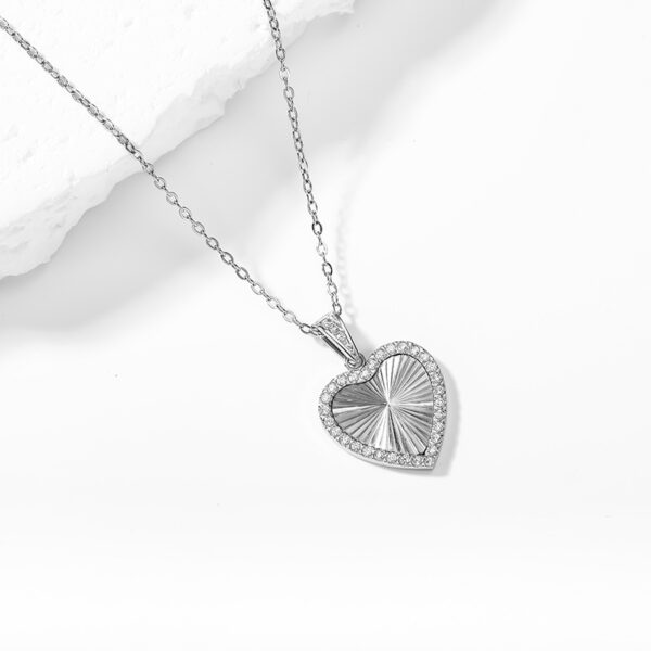 Collar Corazon Plateado Acanalado