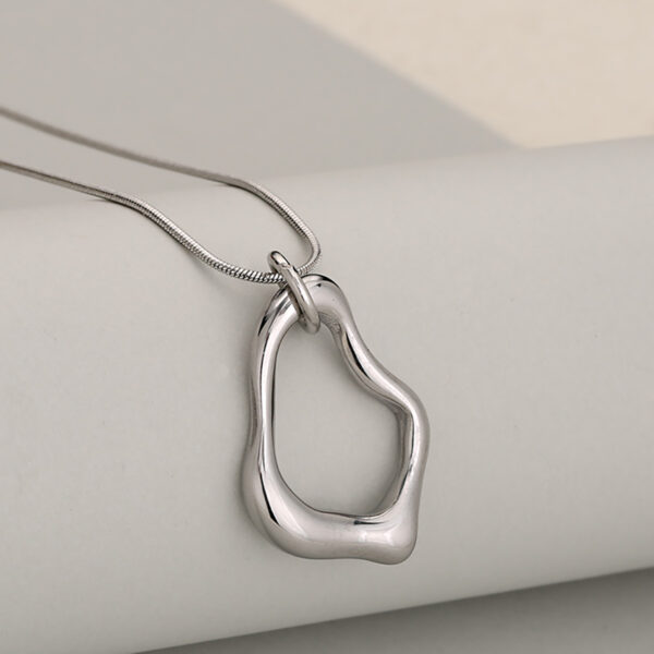 Collar Abstract