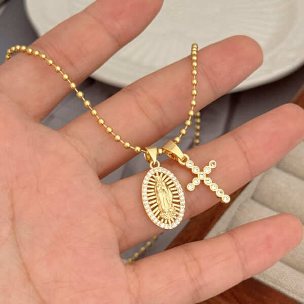 Collar Religioso Ovalado