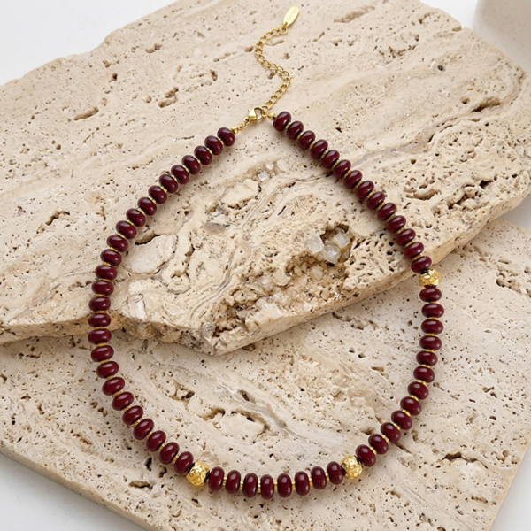 Collar Wine Beads