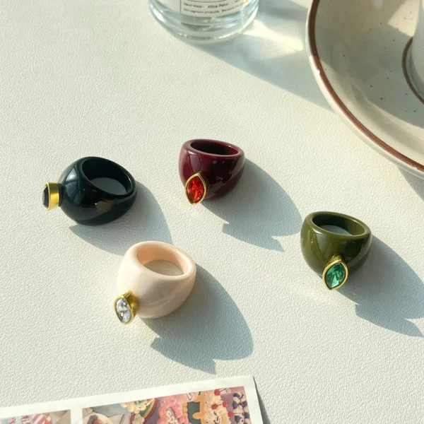 Anillo De Resina Colorido Con Diamantes