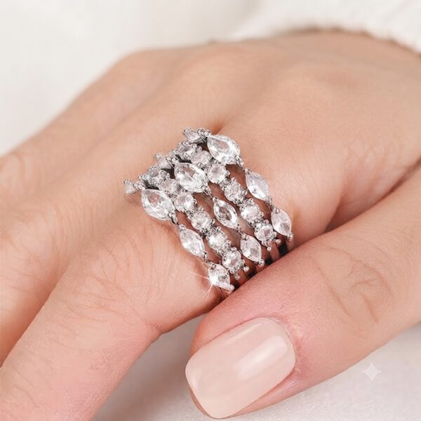 Anillo De Tiras Brillantes