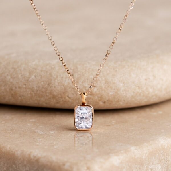 Collar Rectangular Con Piedra