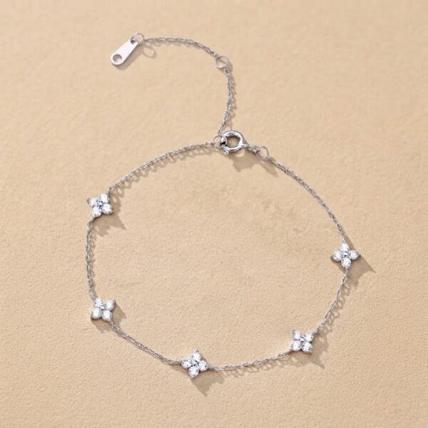 Pulsera Elegante Sencilla Con Forma De Treból